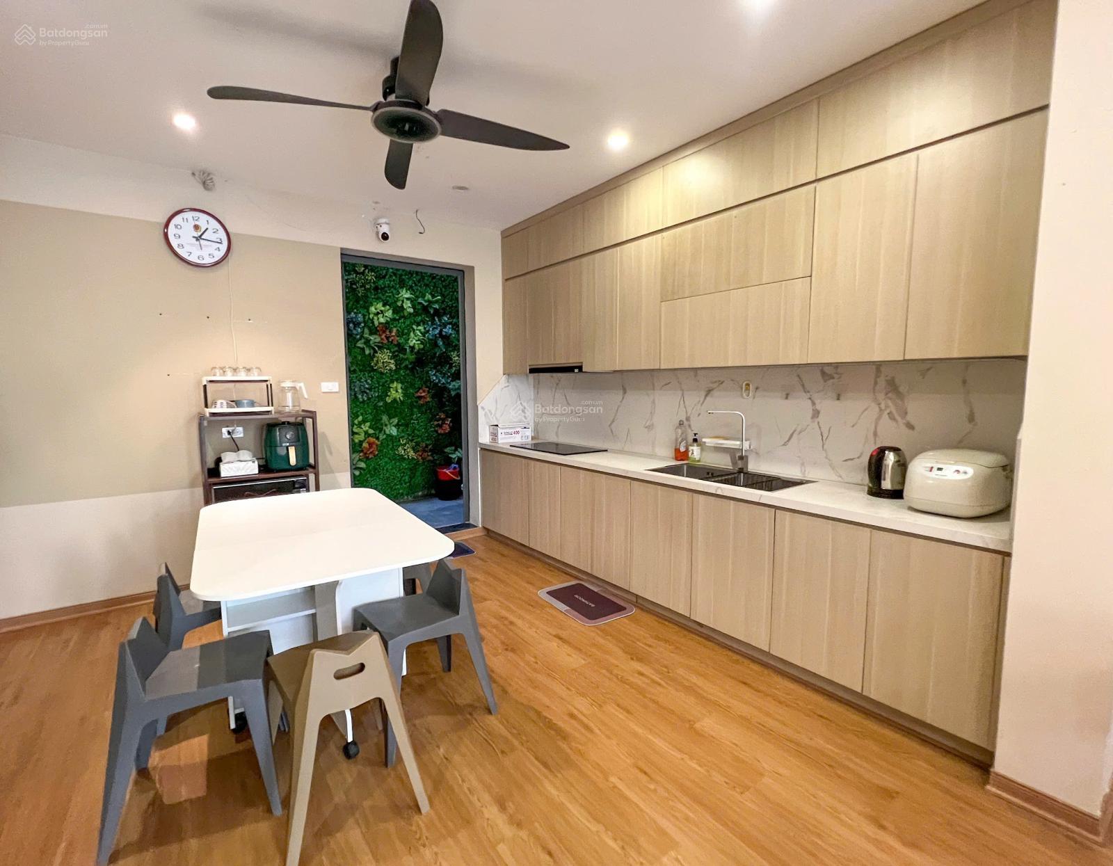 Cho thuê nhà riêng tại Long Biên gần Mipec Long Biên và trường Pháp, đủ đồ. Giá 12tr/tháng