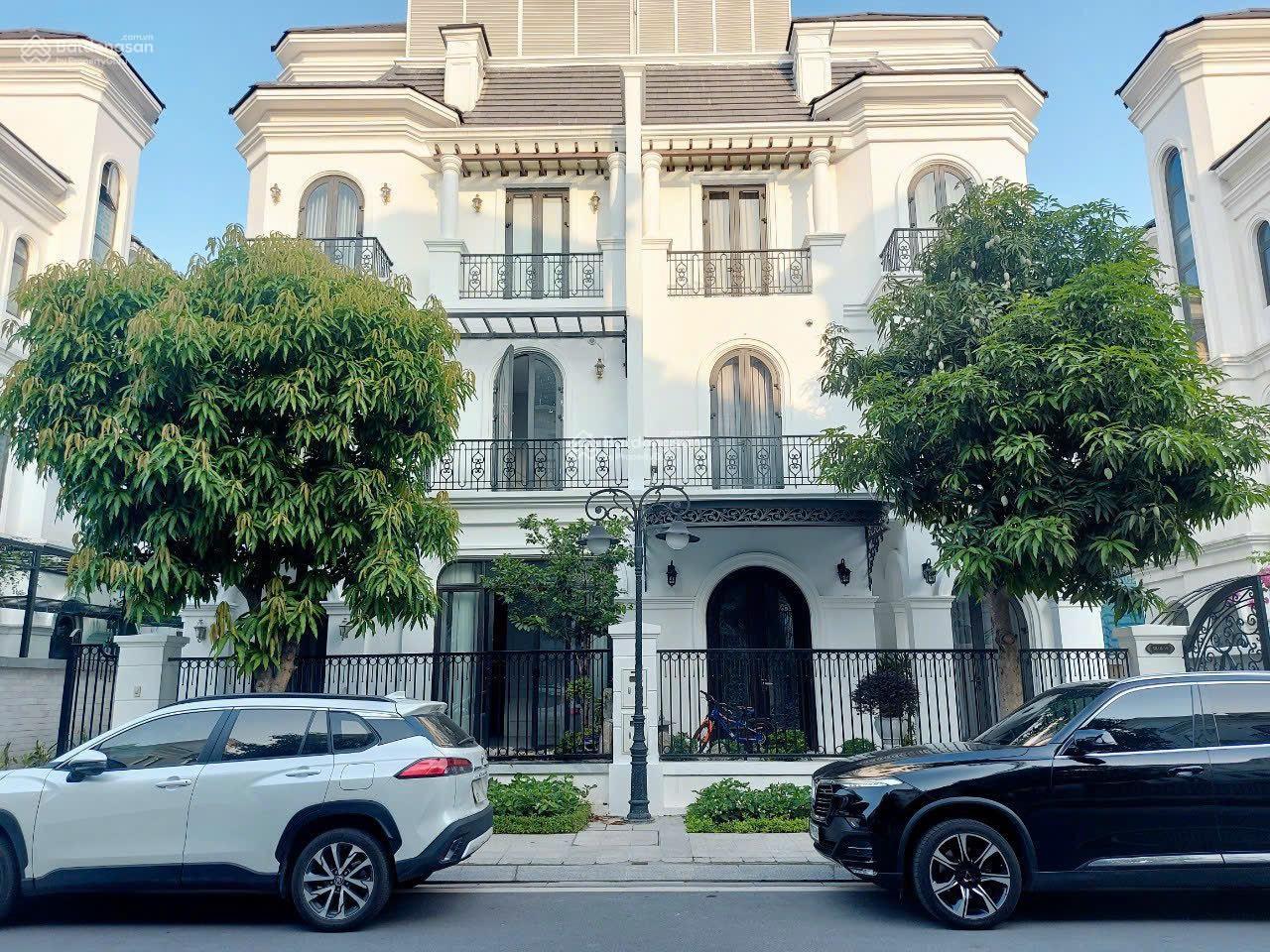 Bán biệt thự Sao Biển. DT 141m2, 4T, full đồ, có thang máy, gần hồ 24,5ha. Giá 28 tỷ