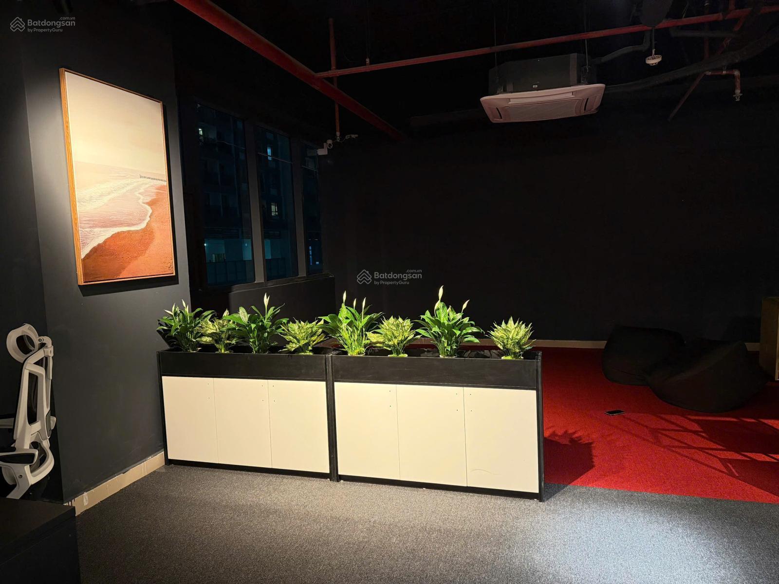 Chính chủ cho thuê văn phòng 110m2 - 290m2 sẵn nội thất tại Ngoại Giao Đoàn giá 300k/m2