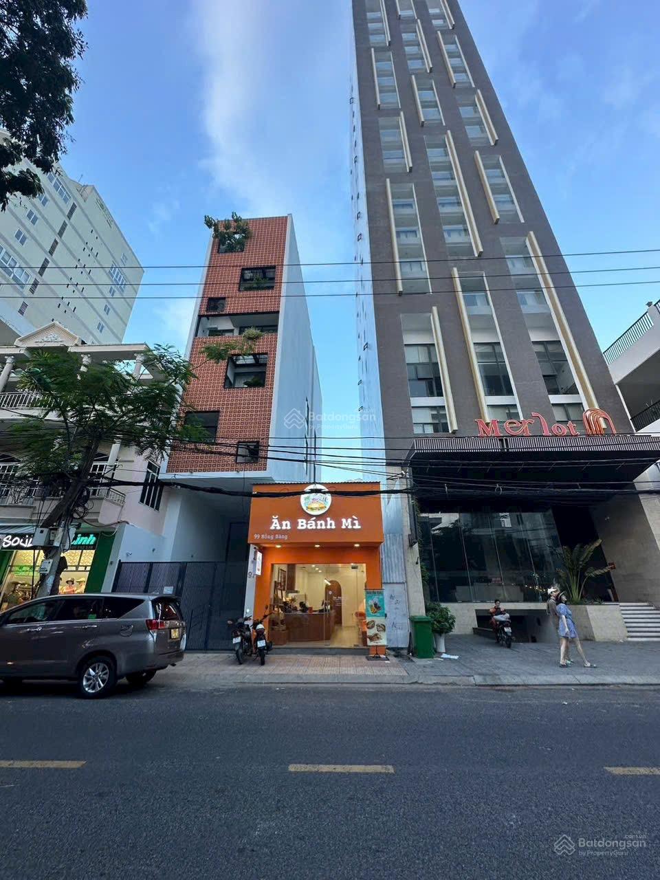 Bán nhà mặt tiền đường Hồng Bàng, trung tâm khu phố Hàn, cách biển 700m