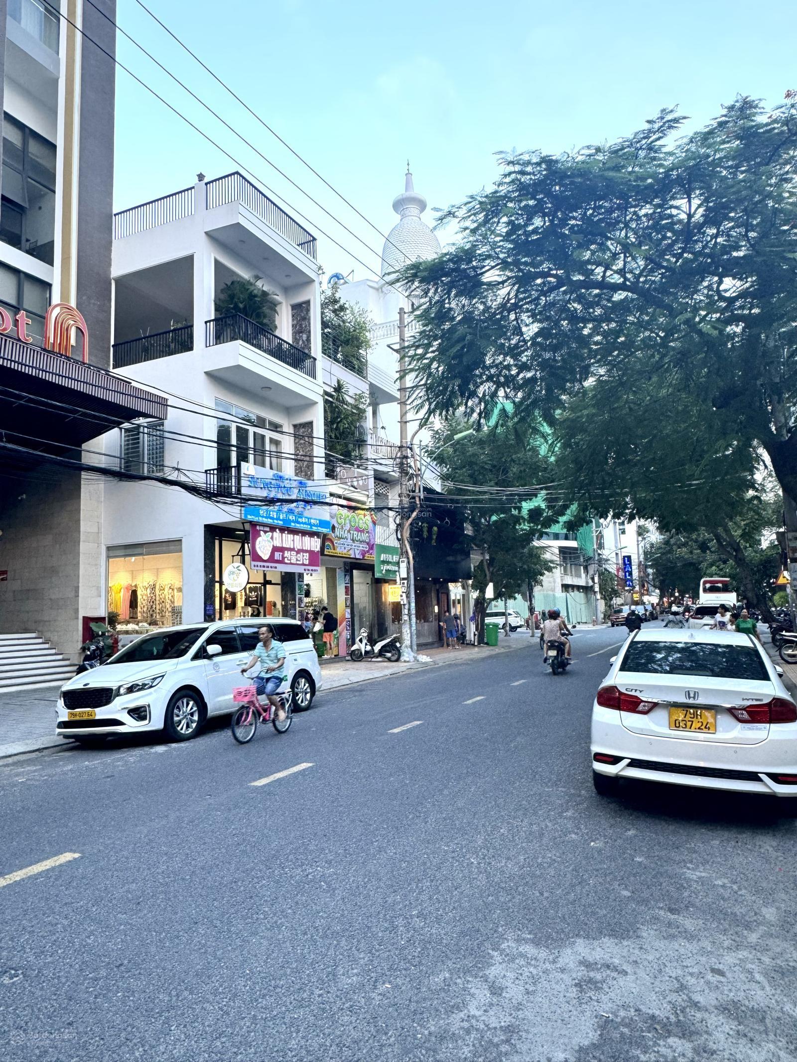 Bán nhà mặt tiền đường Hồng Bàng, trung tâm khu phố Hàn, cách biển 700m