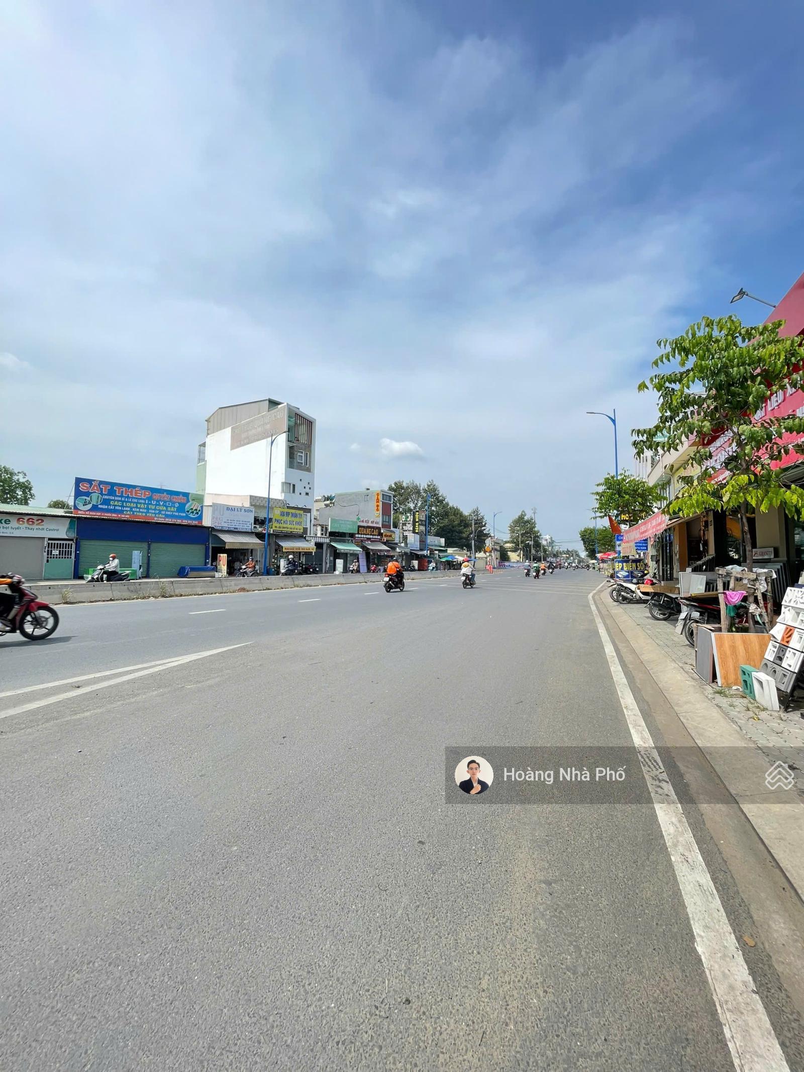 Mặt tiền Đỗ Xuân Hợp - Ngang khủng 11m (hiếm hơn vàng) - Vị trí độc tôn làm showroom/thương hiệu Mặt tiền Đỗ Xuân Hợp - Ngang khủng 11m (hiếm hơn vàng) - Vị trí độc tôn làm showroom/thương hiệu