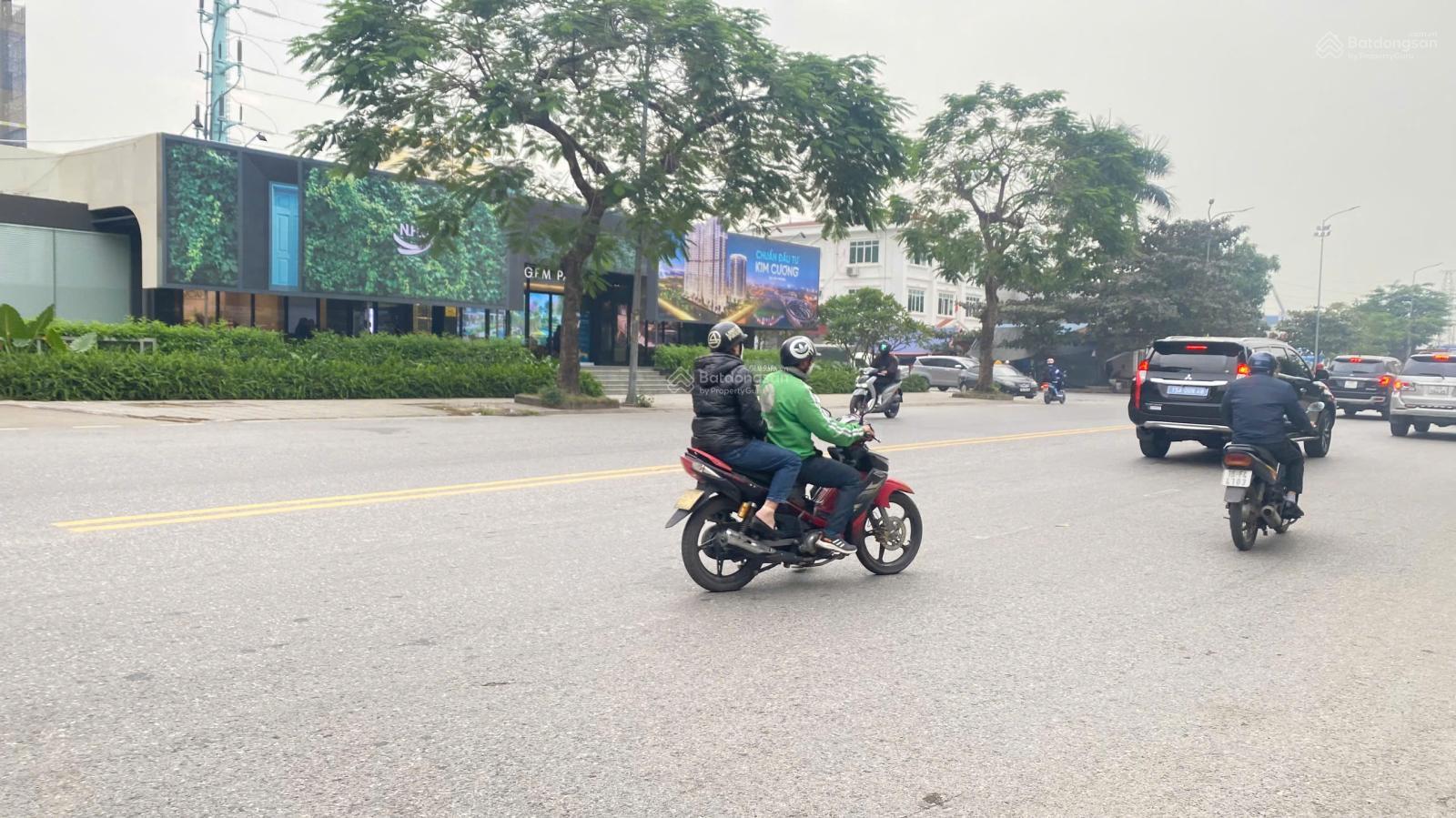 HÀNG HIẾM  ĐẤT MẶT ĐƯỜNG HỒNG BÀNG  ĐỐI DIỆN 3 TÒA GEM PARK