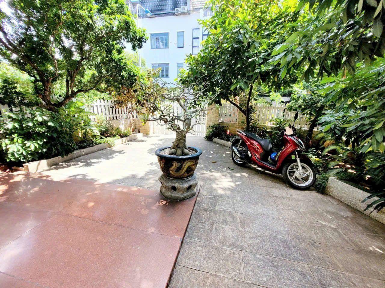 Biệt thự 5 tầng 9x28m khu dân cư Gia Hòa.
Phước Long B, Thủ Đức