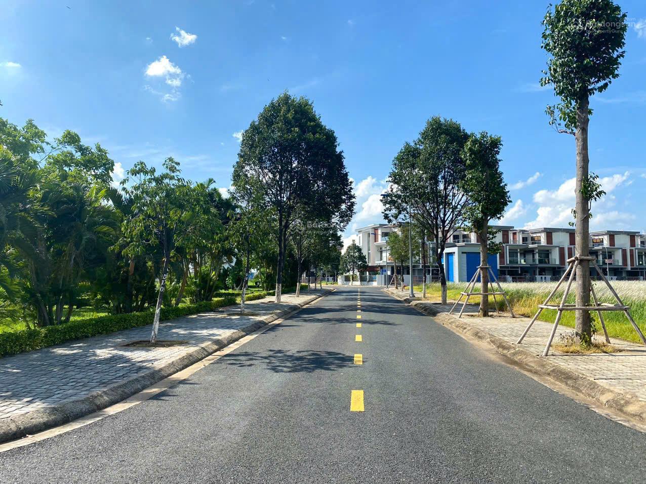 Bán gấp đất hoán đổi Đông Tăng Long song lập 8x20m đối diện trường học, sổ sẵn, 11tỷ. Lh 0909 483 ***