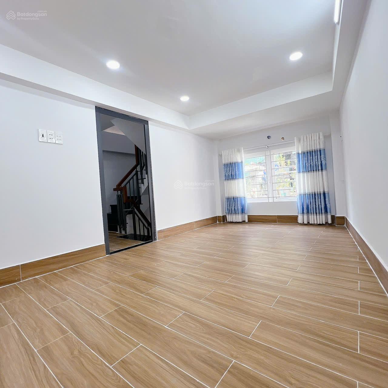 Nhà đẹp Q4 - Căn góc - 26m2 - 3 tầng - không QH - chỉ 3.15 tỷ