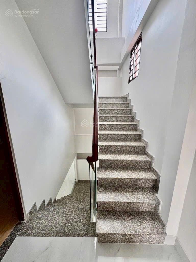 BÁN NHÀ HẺM Ô TÔ THÔNG,SÁT MT LÊ VĂN VIỆT,NGÃ 4 THỦ ĐỨC,HOÀN CÔNG CHUẨN,VÀO Ở NGAY QUẬN9!!