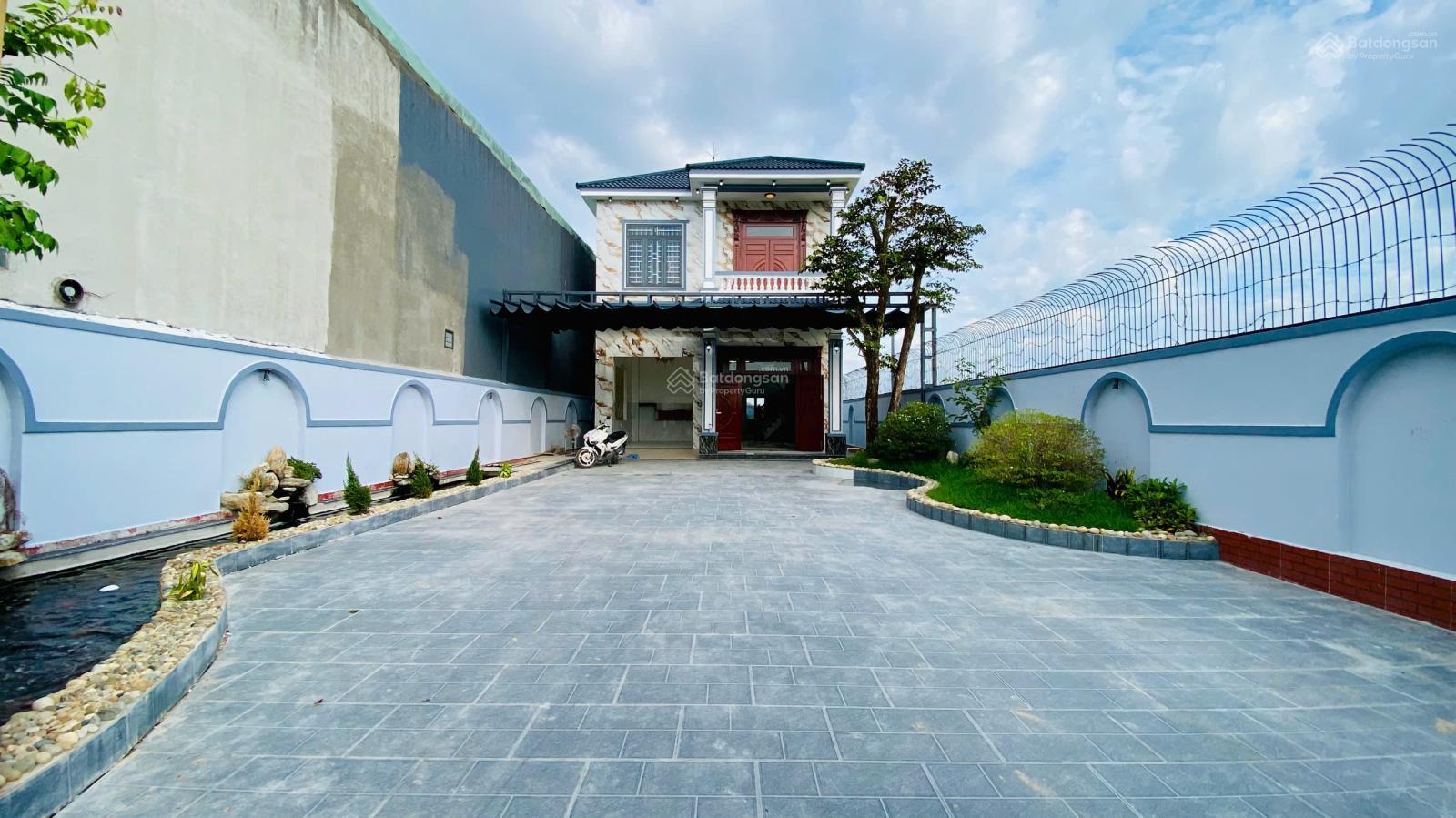 Biệt thự mái nhật 10x46m đẳng cấp có hồ cá koi vào ở đón tết