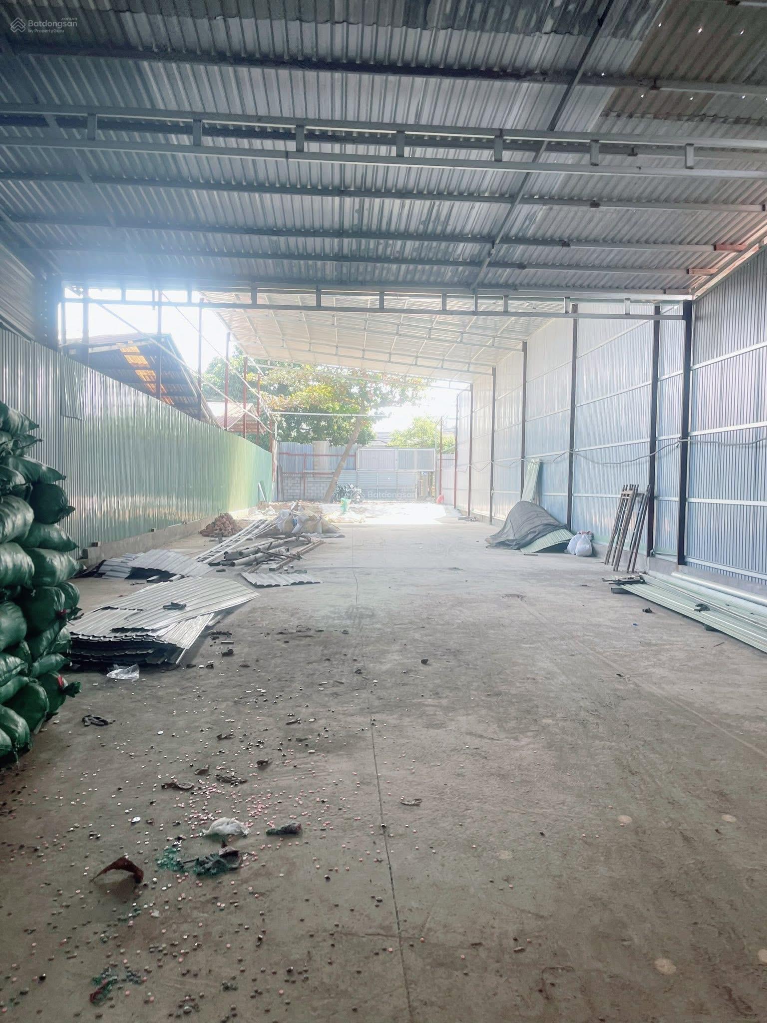 Cho thuê xưởng 1.300m2 gần ngã ba Ông Xã Dĩ An có 3 pha Cho thuê xưởng 1.300m2 gần ngã ba Ông Xã Dĩ An có 3 pha