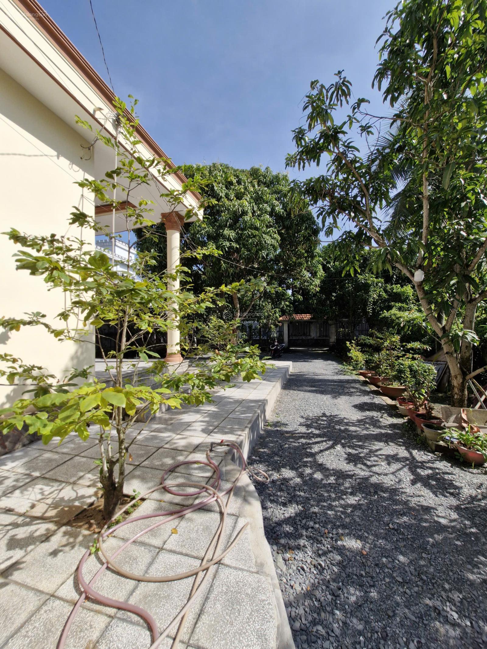 Bán biệt thự sân vườn gần hồ bơi Ngọc Diệp đường Rừng Sác, xã Bình Khánh, dt 828,6m2