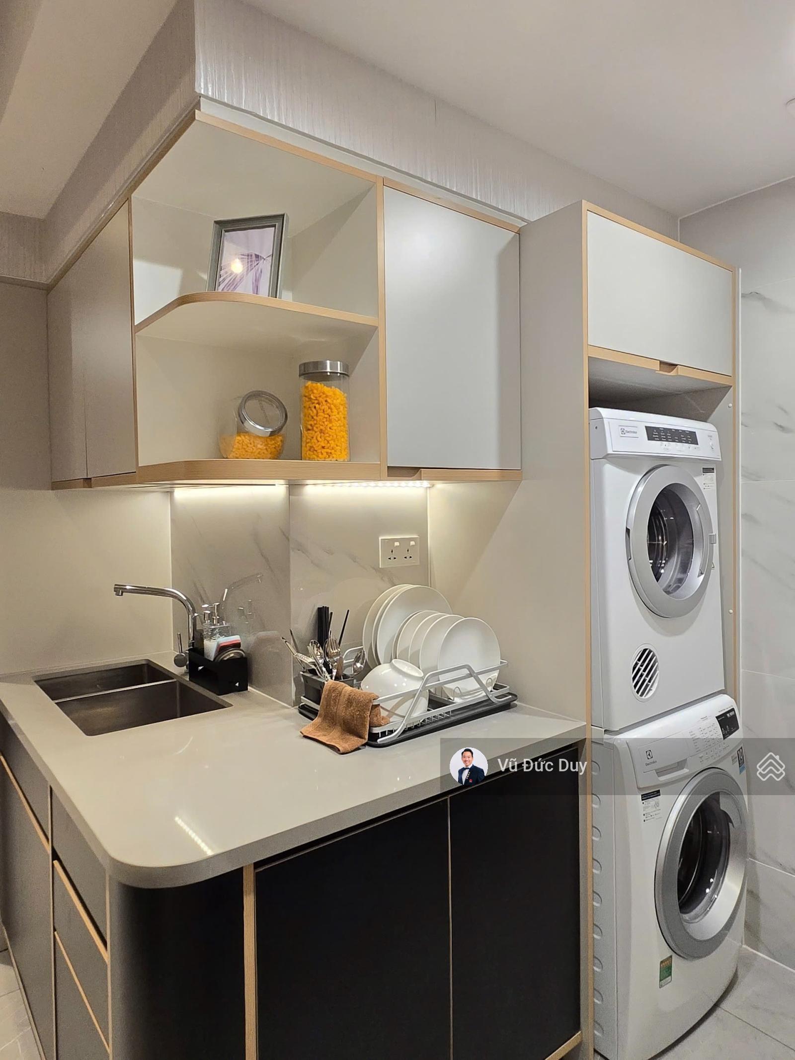 Quận 1, bán Zenity 3 phòng ngủ nội thất đẹp, tầng cao, sổ hồng, giá cực rẻ, sẵn hợp đồng thuê