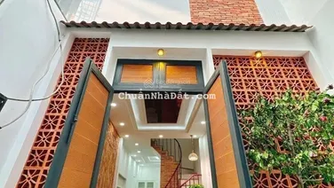 Nhà đẹp Khánh Hội Q4 - 40m2 - 5 tầng đúc - không QH - chỉ 6.35 tỷ