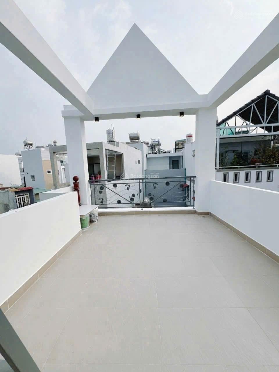 Nhà đẹp Khánh Hội Q4 - 40m2 - 5 tầng đúc - không QH - chỉ 6.35 tỷ