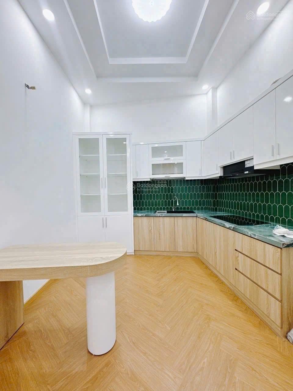 Nhà đẹp Khánh Hội Q4 - 40m2 - 5 tầng đúc - không QH - chỉ 6.35 tỷ