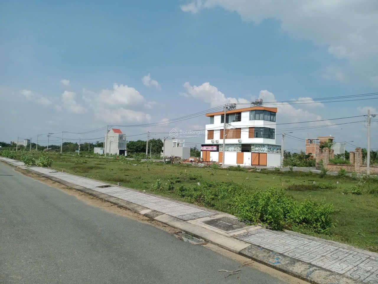 Rất thiện chí bán nền đất 52m2 tại KDC Blue Diamond Reverside Long Phước Quận 9 giá 1 tỷ 990