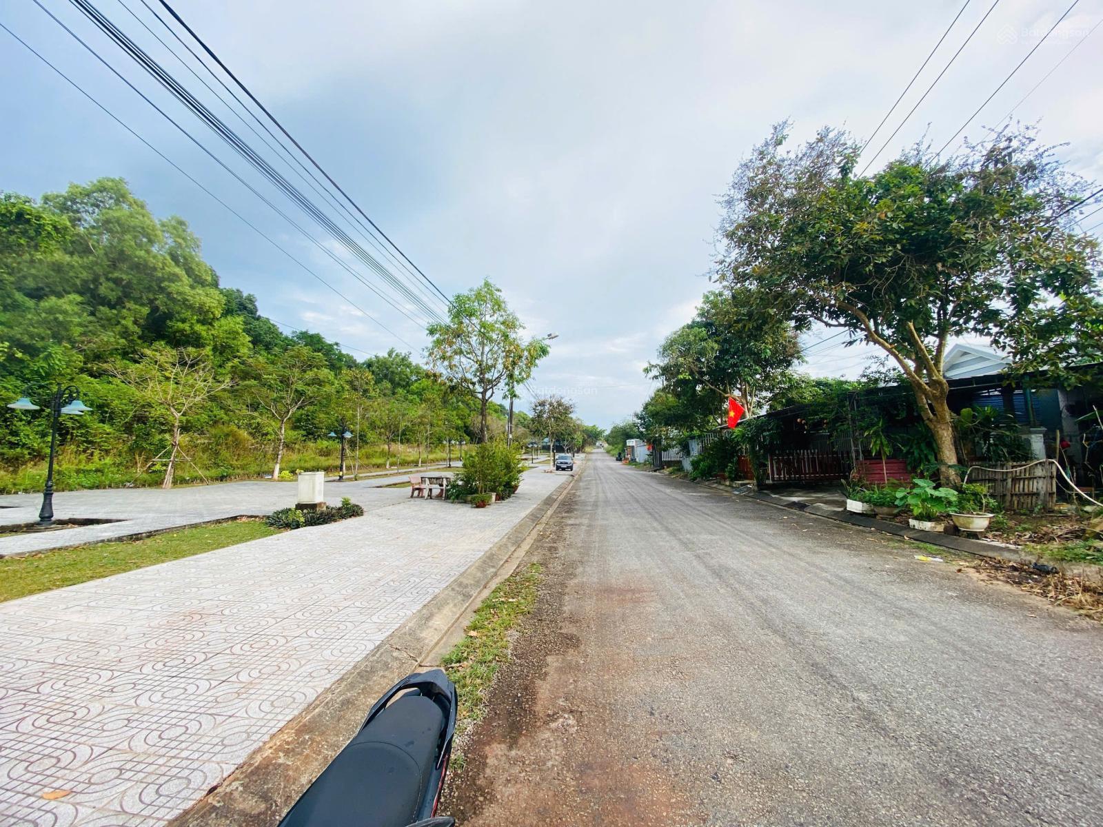 Cần bán lô 120m2 TĐC Khu Phố 10, đối diện công viên. Ngay cạnh siêu dự án sân bay cũ của SunGroup