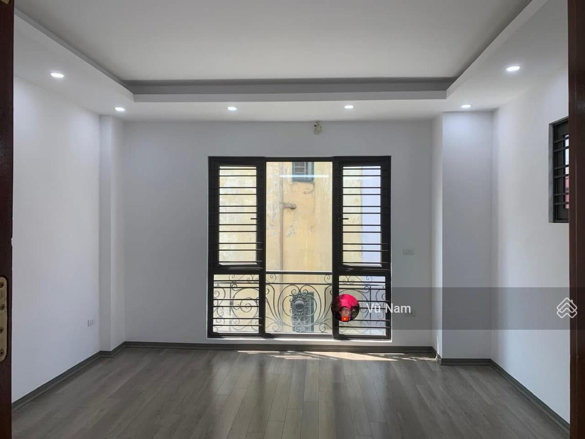 Bán nhà phố Nguyễn Lương Bằng, 30m ra Phố, ngõ ba gác, thông, KD cho thuê, thang máy, giá: 11 tỷ