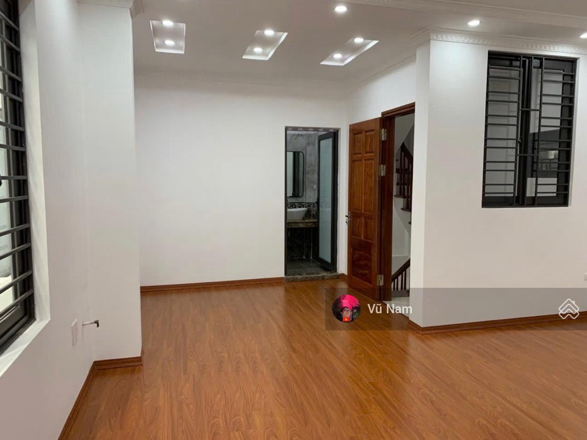 Bán nhà phố Nguyễn Lương Bằng, 30m ra Phố, ngõ ba gác, thông, KD cho thuê, thang máy, giá: 11 tỷ