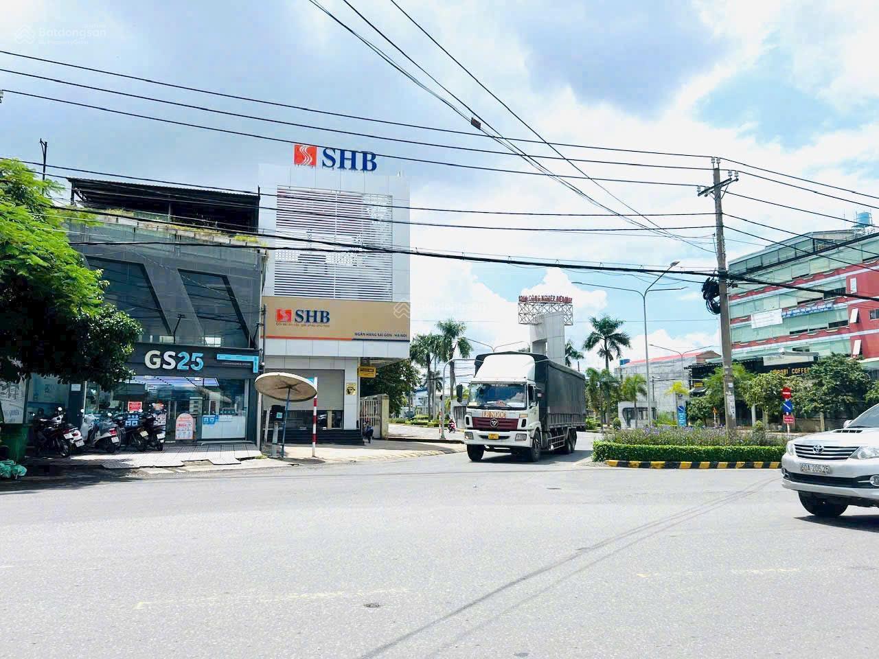 Đang cho thuê: 45tr/tháng Bán toà nhà 1 trệt - 2lầu. Ngay cổng kCN BH2
Mặt tiền đường Bùi Văn Hoà