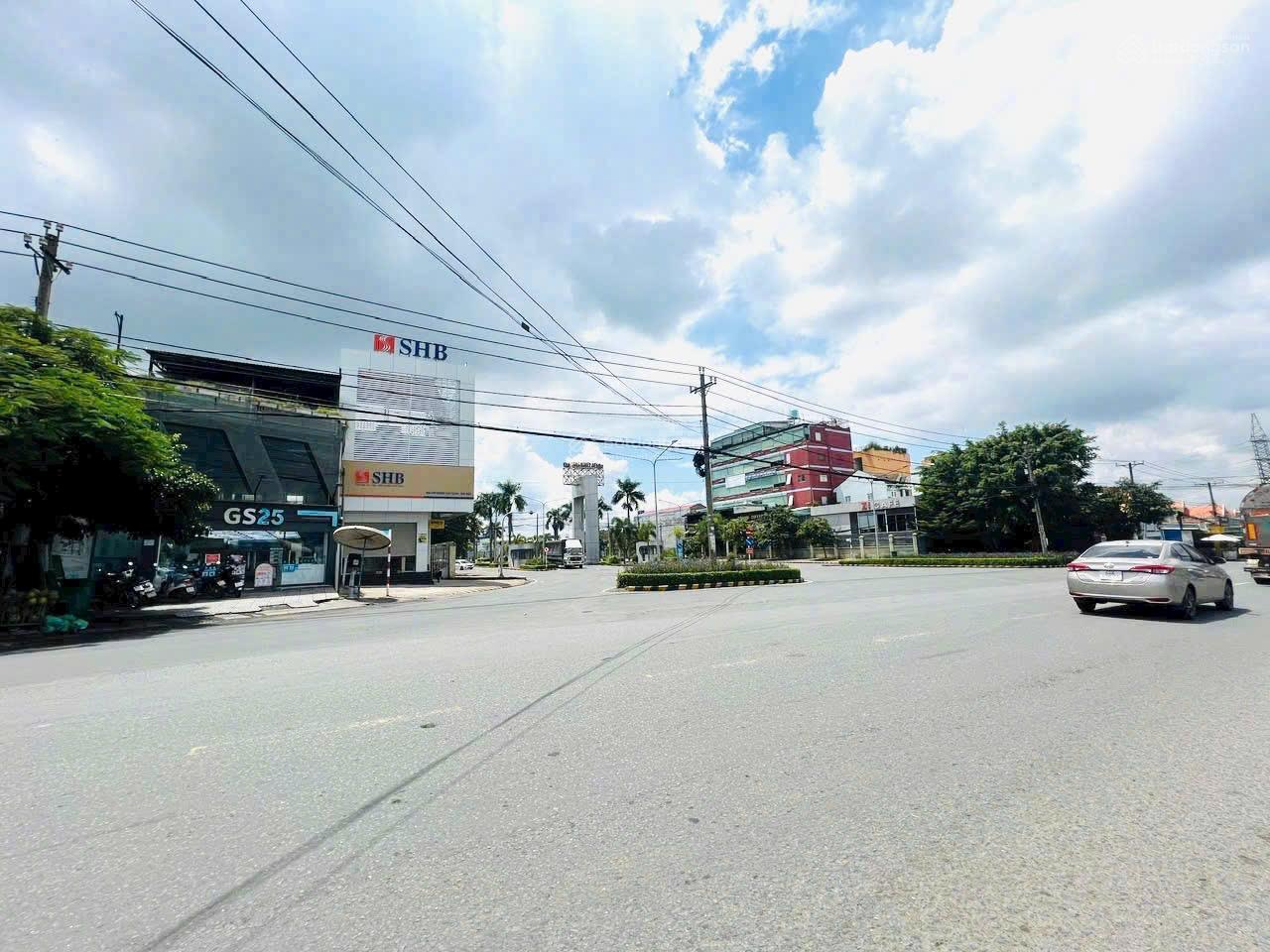 Đang cho thuê: 45tr/tháng Bán toà nhà 1 trệt - 2lầu. Ngay cổng kCN BH2
Mặt tiền đường Bùi Văn Hoà