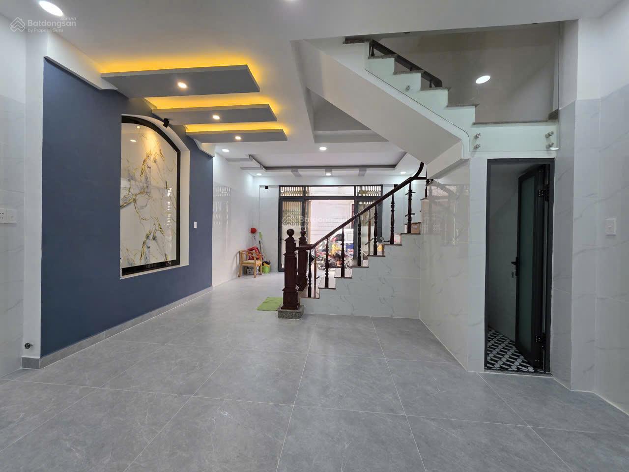 Bán nhà MT 839 Lê Hồng Phong Quận 10 DT:5.25x10m 1 trệt,3 lầu sân thượng mới giá chỉ 18 tỷ