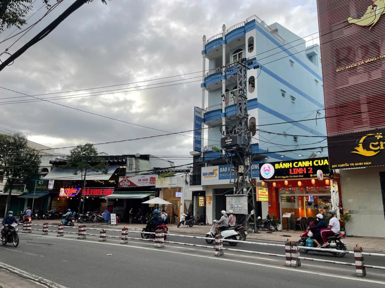 Nhà góc 2 mặt tiền, Nguyễn Thị Minh Khai * Cách biển Trần Phú: 1km.  Giá: 10,7 tỷ