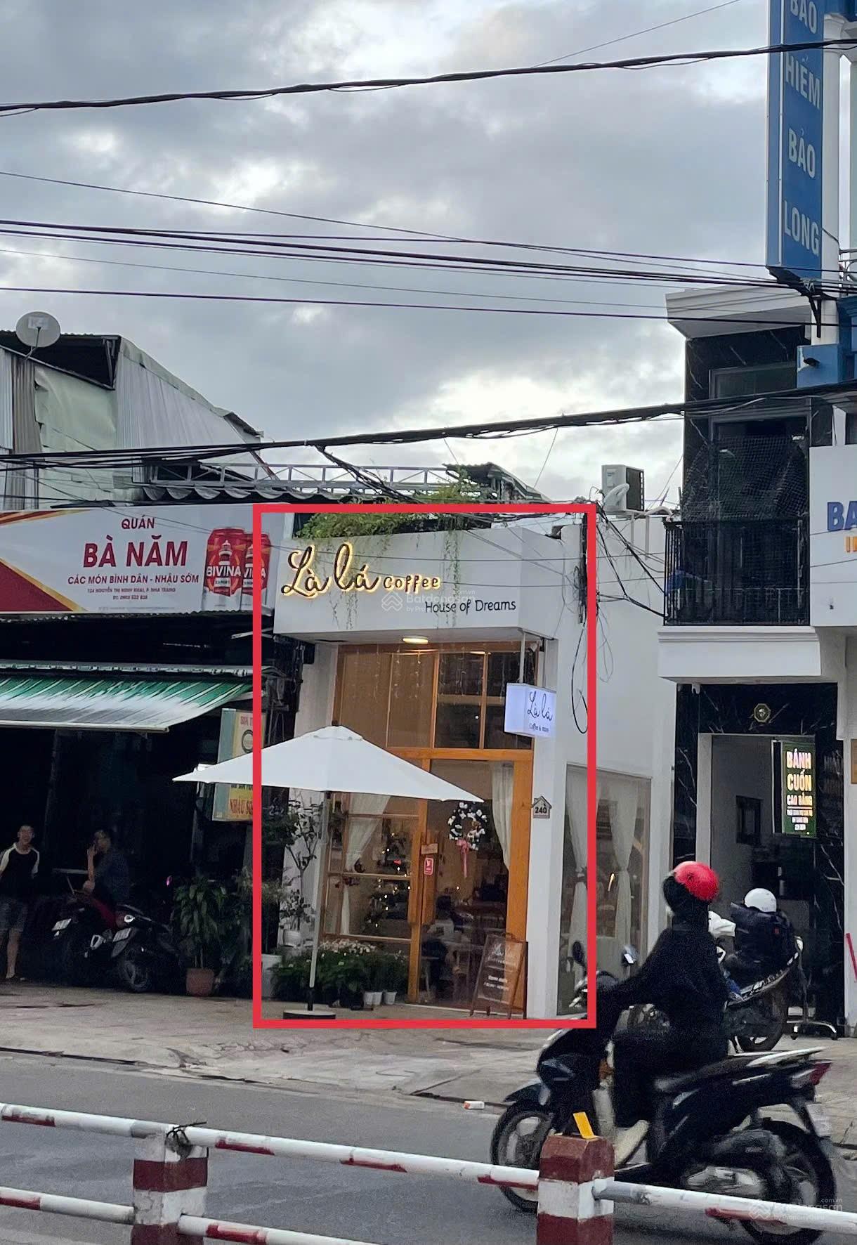 Nhà góc 2 mặt tiền, Nguyễn Thị Minh Khai * Cách biển Trần Phú: 1km.  Giá: 10,7 tỷ