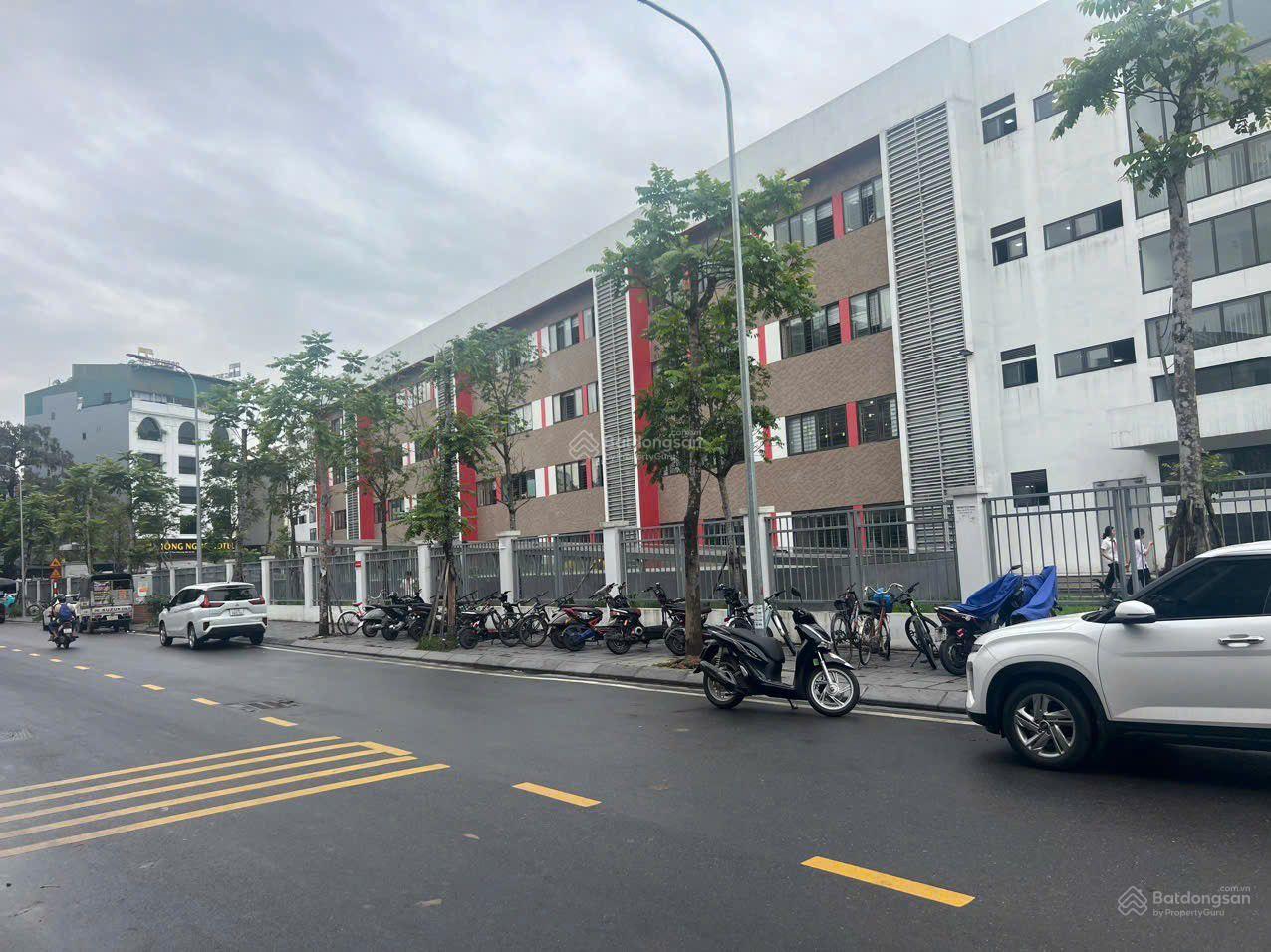 Bán nhà lô góc mặt phố tại Đường Thượng Thanh, Việt Hưng, Long Biên, Hà Nội, Dt=40 m2 8 Tầng