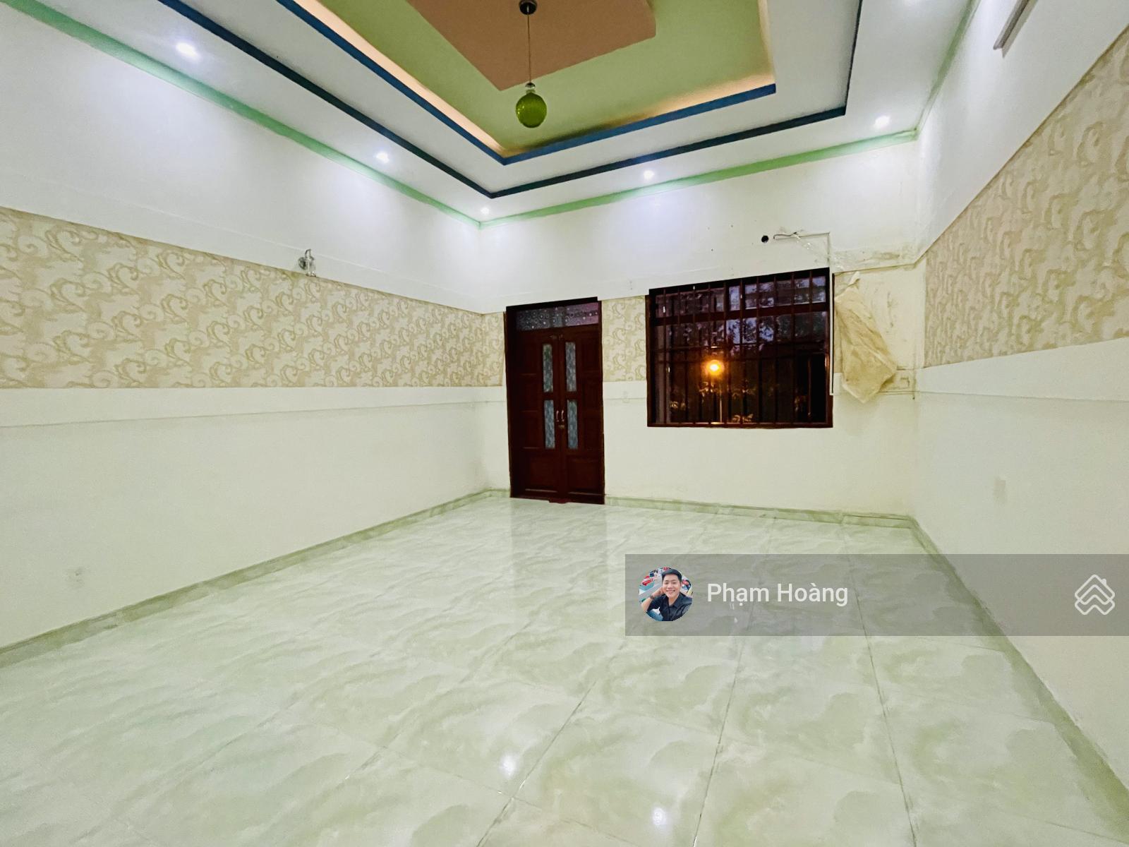 Chính chủ cẩn bán TTHC Dĩ An vị trí buôn bán kinh doanh đối diện trường với chiều ngang 5 DT 120m2 Chính chủ cẩn bán TTHC Dĩ An vị trí buôn bán kinh doanh đối diện trường với chiều ngang 5 DT 120m2