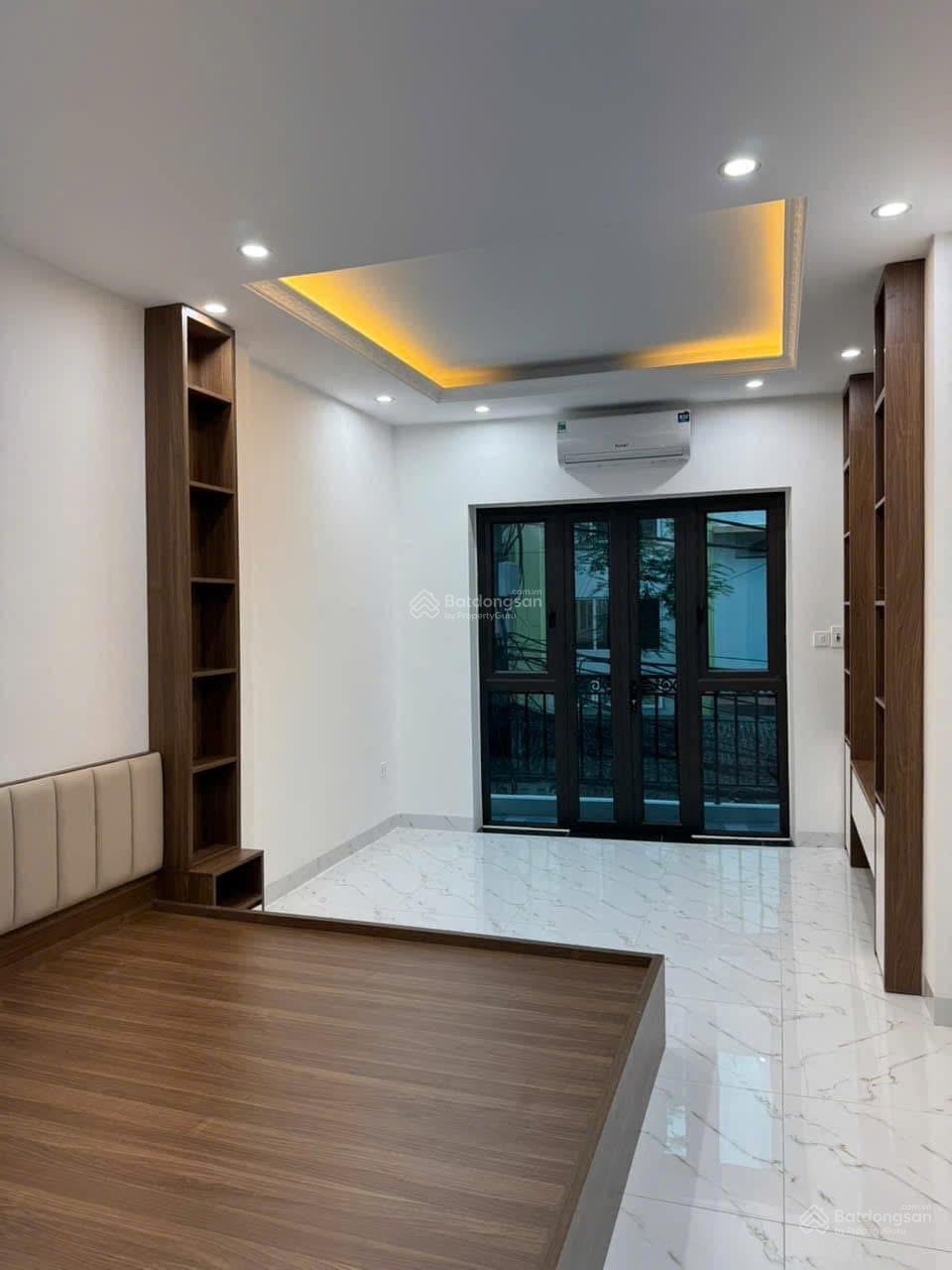 Em cần bán căn nhà dt sổ 36m xây mới 5 tầng tại Vĩnh Hưng - Đại Đồng , Hoàng Mai , Mỗi tầng TK 2pn