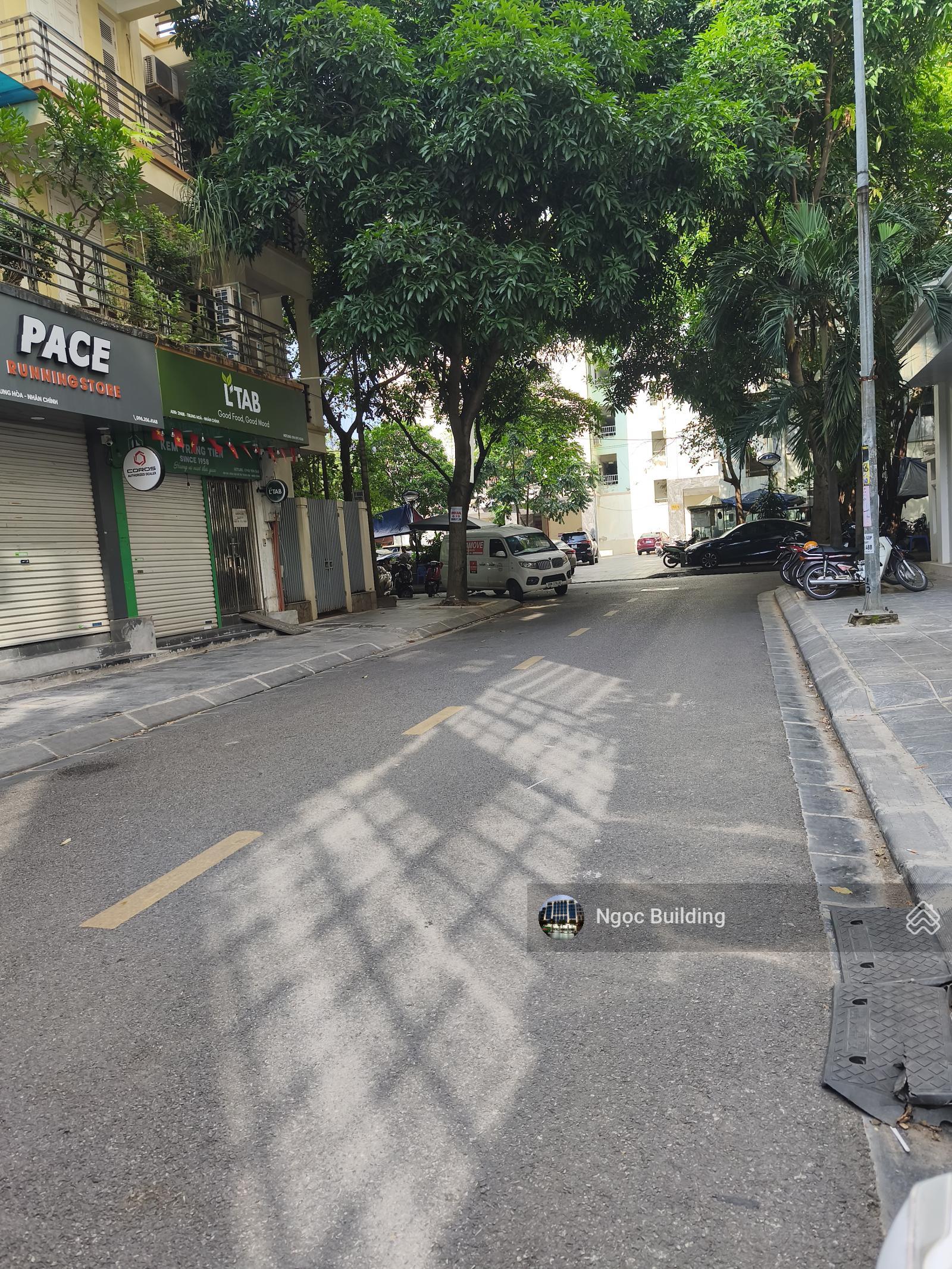 Cần tiền bán gấp nhà gần mặt phố ĐTM Yên Hoà - Trung Yên - Trung Kính. DT 101,9m2 x 5T. Giá 31,9 tỷ