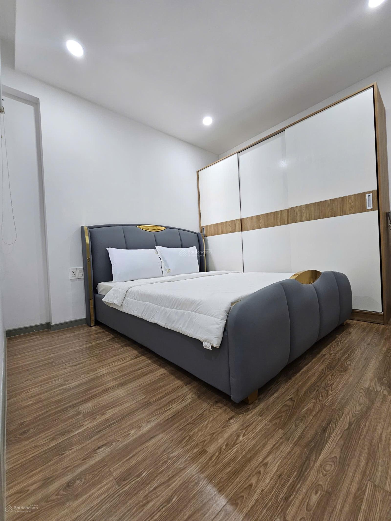 Bán CC 2PN full nội thất 81m2 tại Bến Vân Đồn, Quận 4, HCM, giá 8,2 tỷ. View pháo hoa