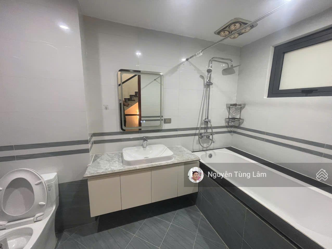 Tài chính hiếm: Mặt phố Nguyễn Văn Cừ 70m2 MT 4.5m chỉ nhỉnh 3x tỷ