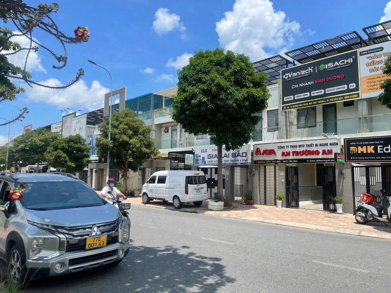 BÁN NHÀ 3 TẦNG MT KINH DOANH HOÀNG HOA THÁM ĐÔNG NHẤT HIỆP THÀNH 3 GIÁ 8 tỷ5/ căn