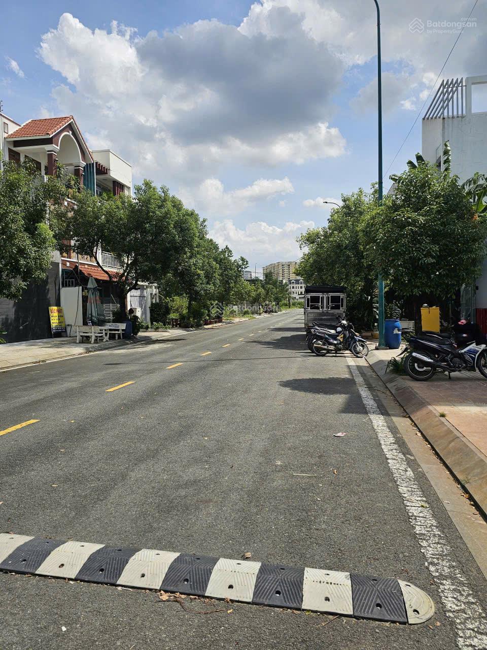 Đất kế bên khu Global, ngay khu thả diều. DT: 5m x 20m, chỉ 18,5 tỷ, sổ cá nhân. 0902,746.319