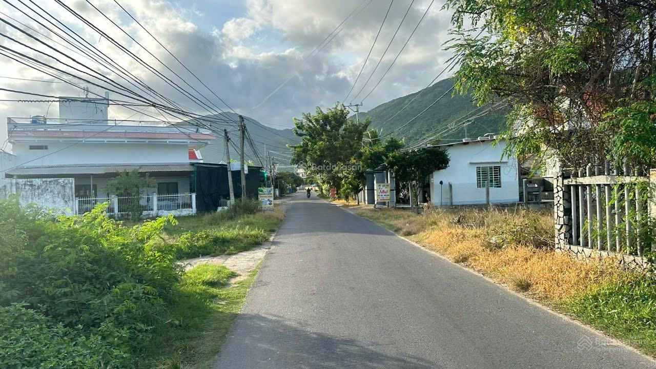 CỬA NGÕ KKT VÂN PHONG. TRỤC CHÍNH HIỆN HỮU. GẦN BIỂN, GIÁ 2 TỶ 6 CỬA NGÕ KKT VÂN PHONG. TRỤC CHÍNH HIỆN HỮU. GẦN BIỂN, GIÁ 2 TỶ 6