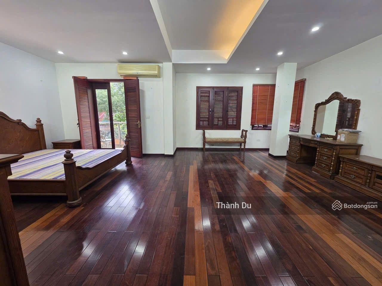 Cho thuê biệt thự Bùi Thiện Ngộ khu đô thị Việt Hưng Long Biên 185m2 giá 25 triệu