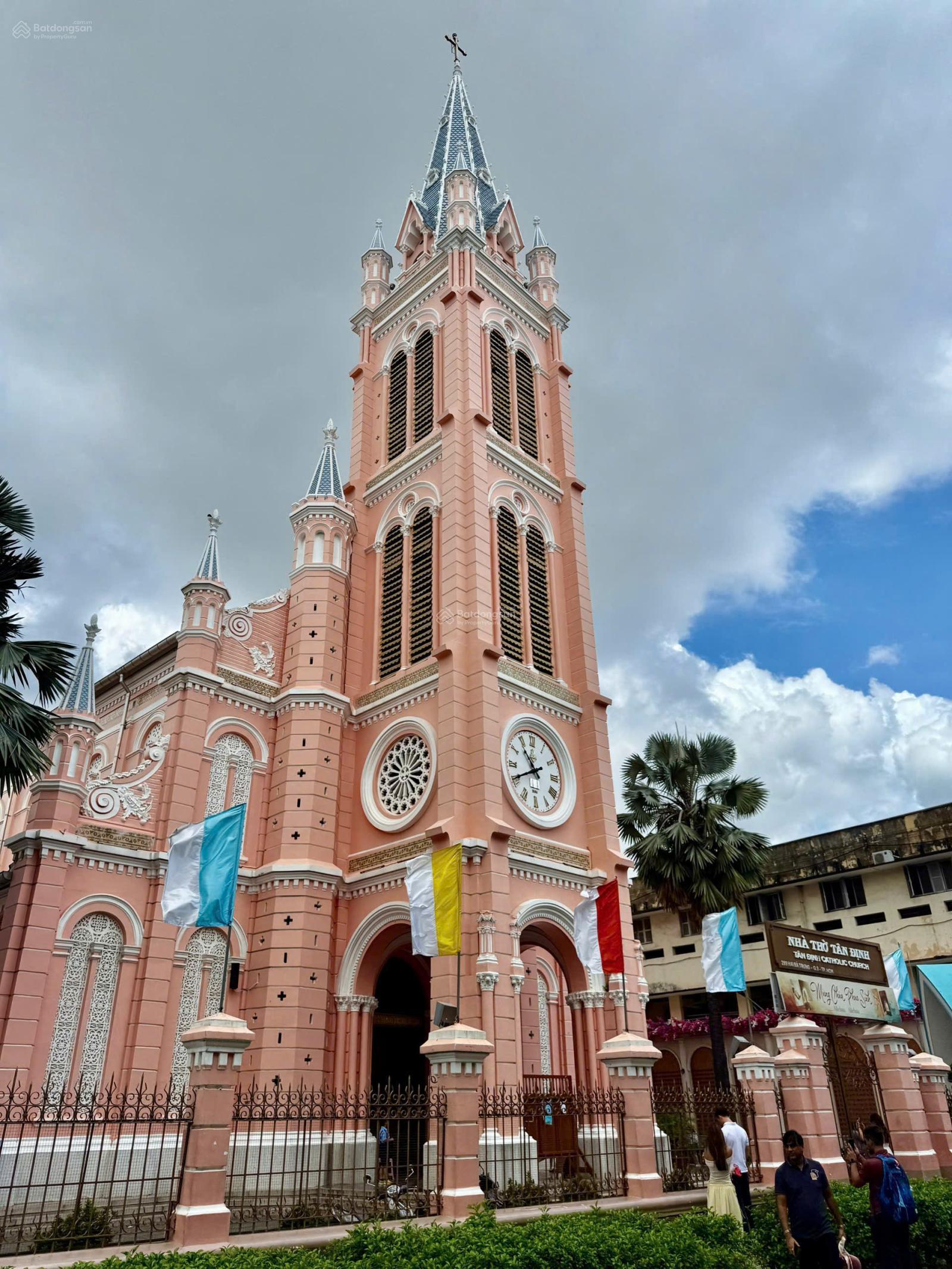 Siêu Phẩm - CHDV 5 Tầng Hai Bà Trưng. Tân Định. Quận 1 - DT : 4 x 15m -HĐT : 70 Triệu -Giá 17,7 Tỷ