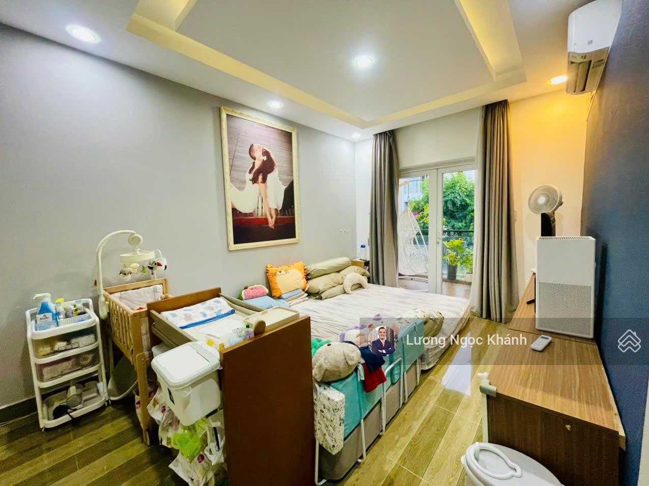 Cần tiền cho con du học, chủ nhà cần bán lại căn nhà phố đã hoàn thiện tại Mega Village giá 9.95 tỷ Cần tiền cho con du học, chủ nhà cần bán lại căn nhà phố đã hoàn thiện tại Mega Village giá 9.95 tỷ