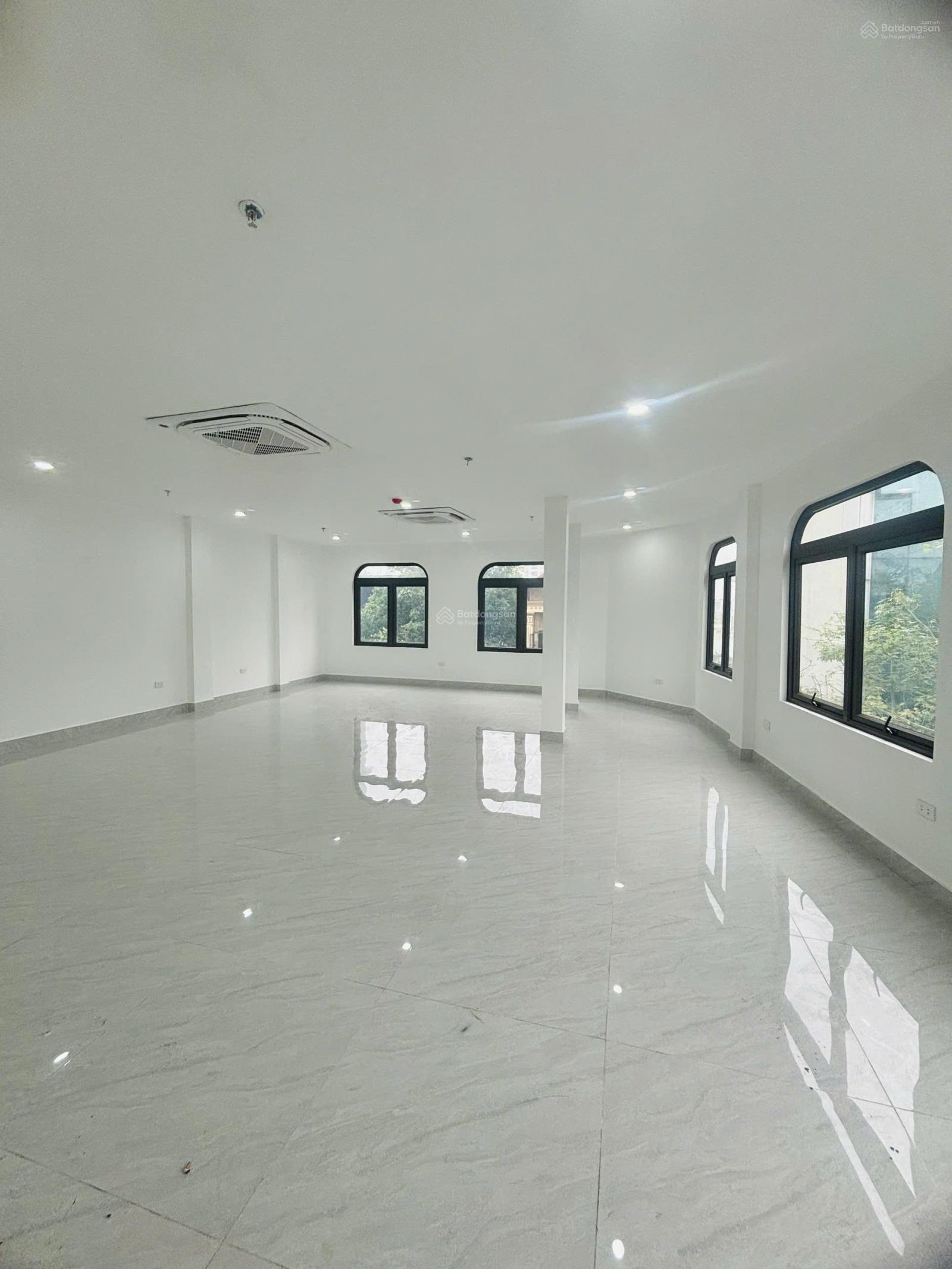 Cho thuê nhà mặt phố vinhomes hàm nghi,95m * 5 tầng,thông sàn,thang máy,giá 70 triệu,LH 0968 120 ***