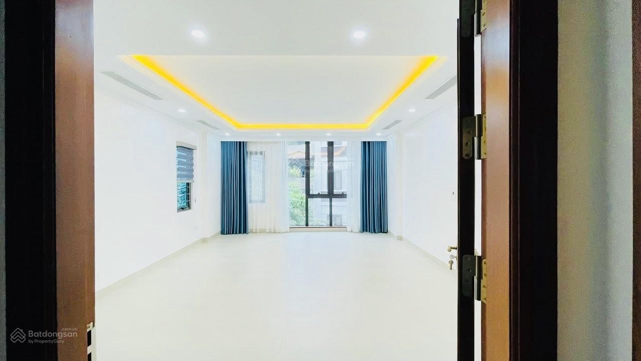 Nhà Phân Lô Nhật Chiêu Tây Hồ Cách Mặt Phố 10m, 58m2 7 Tầng Thang Máy MT: 12m Gần Ô Tô Cực Hiếm