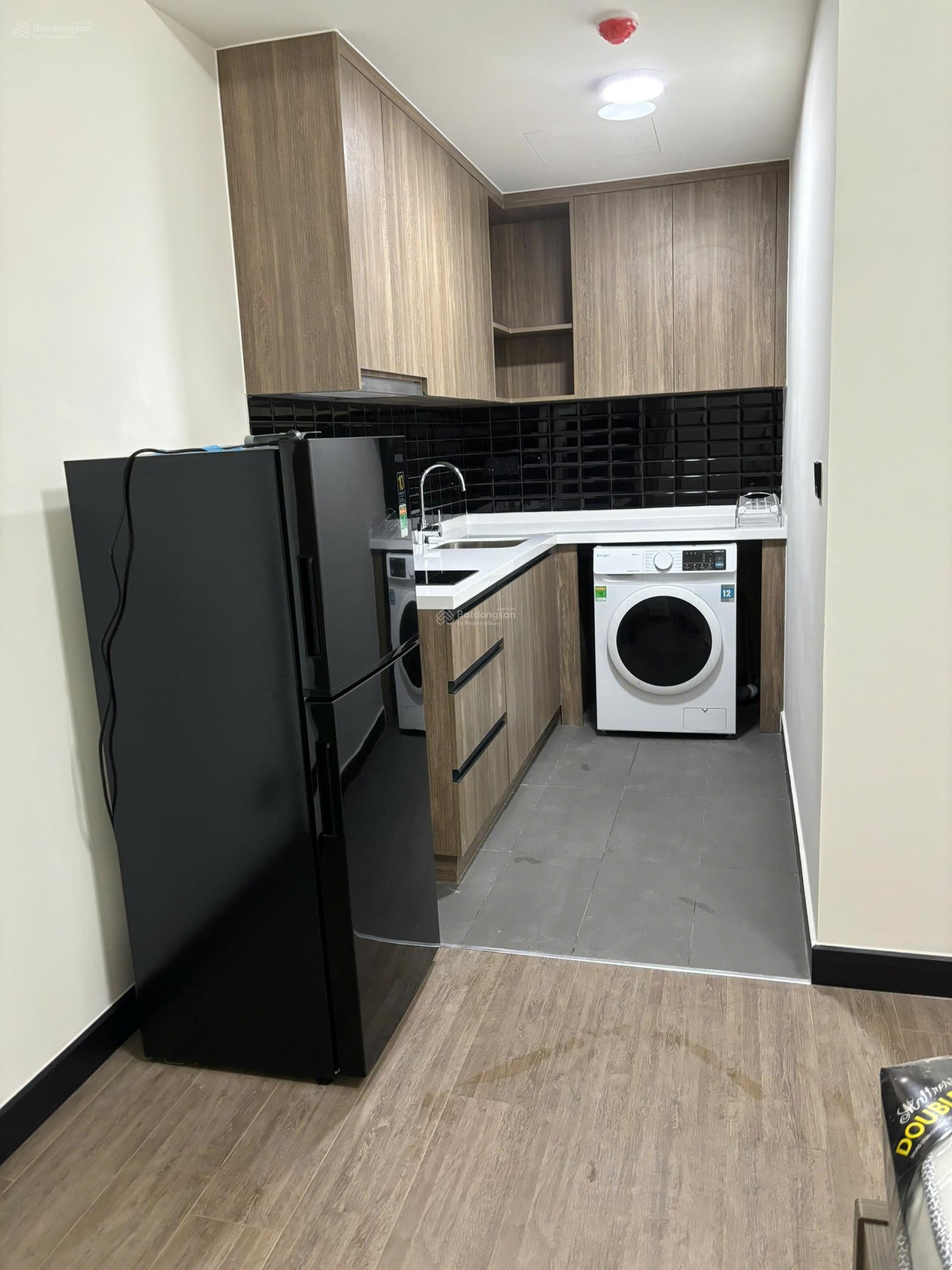 Thuê Delasol 35m2 ban công view sông giá chỉ 12tr5 sát Bên Vân Đồn Quận 4 sát Q1, Q3 LH 0775 924 ***