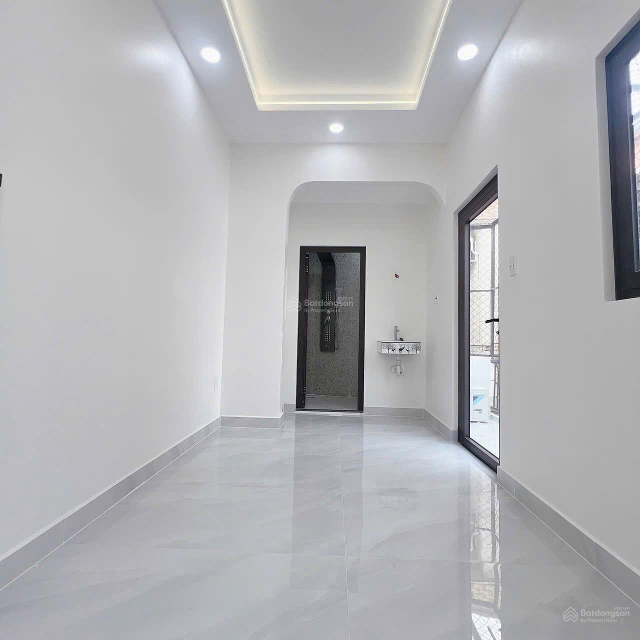 Bán nhà đẹp 2 tầng vào ở ngay trên đường đoàn văn bơ. Bán nhà đẹp 2 tầng vào ở ngay trên đường đoàn văn bơ.