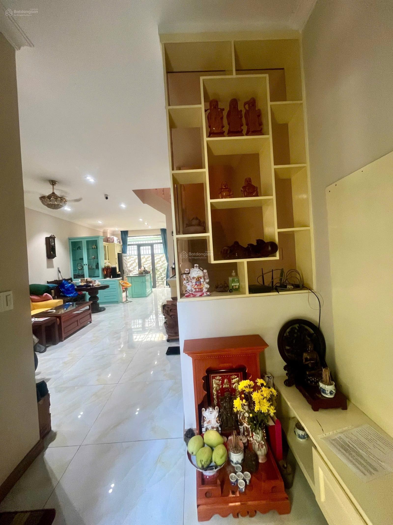 Bán BT Lavila DT 96.8m2 Full nội thất 3pn, 4wc, sổ hồng, hướng đông nam Giá siêu tốt 13tỷ .