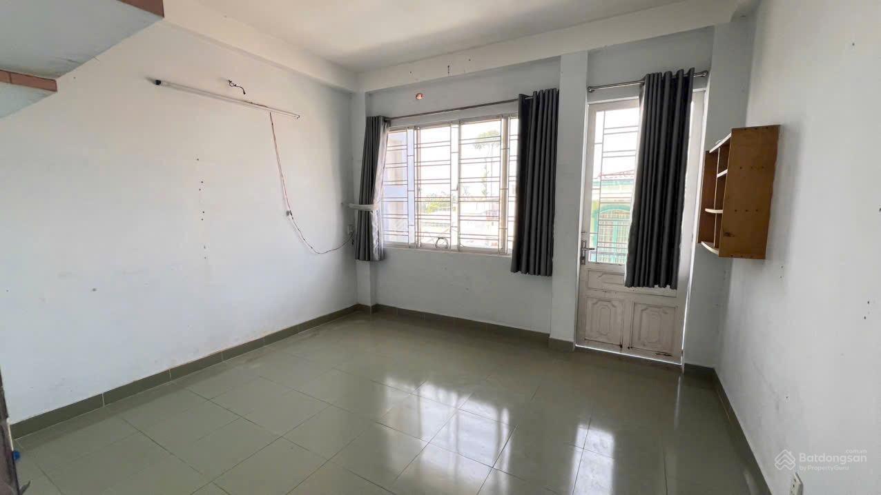 14 triệu - Nhà Nguyễn Sơn 4 tấm, có 5PN, gần Thoại Ngọc Hầu.