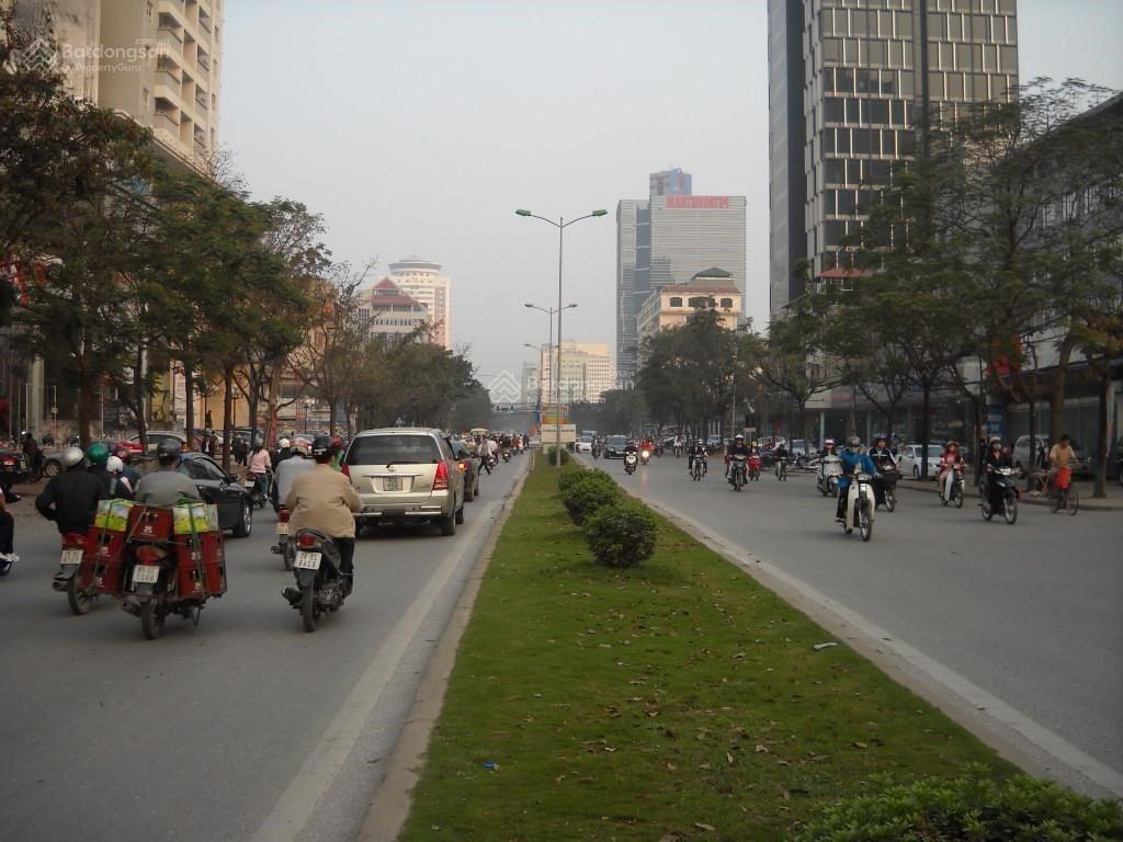 Cho thuê nhà 4 tầng mặt đường Láng. Diện tích tầng 1: 469 m2, tầng 2 tầng 3: 454 m2, tầng 4: 301 m2