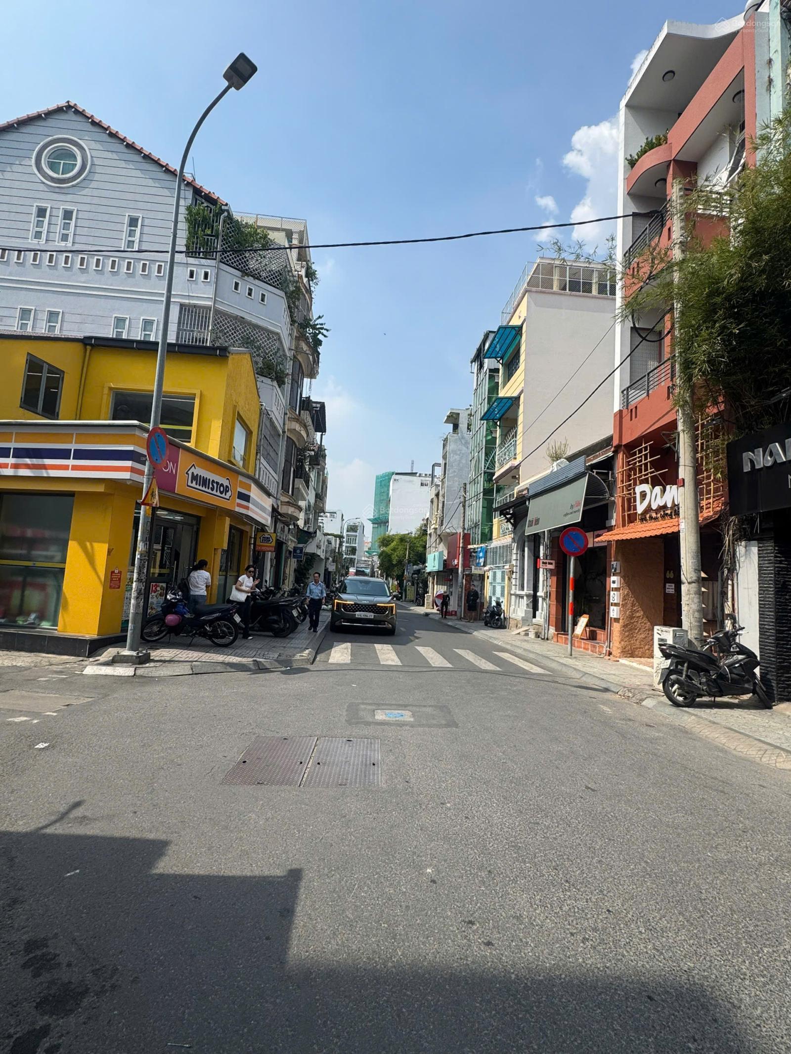 Bán Tòa Nhà Mt Vip Nhất Lê Văn Sỹ, Q3 - Dt: 6,9x16m - Cn:105m2 - 5 Tầng - Hđt: 50tr/th - Giá 32 Tỷ