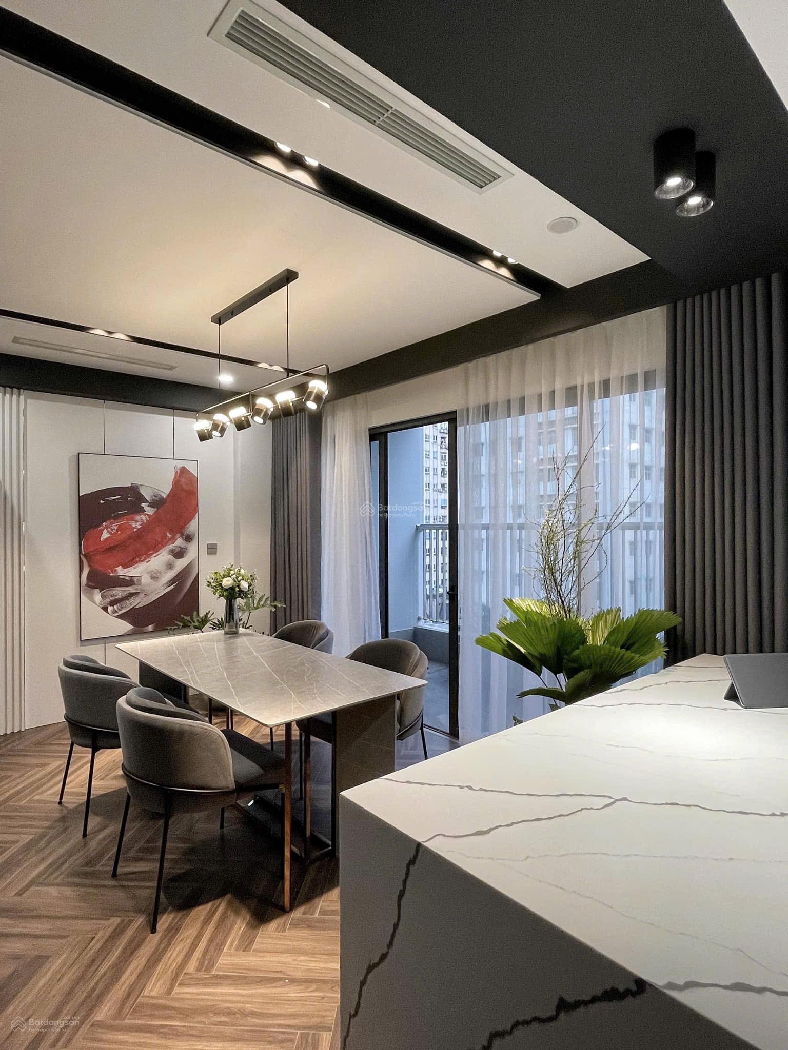 Bán căn góc 3PN ban công Đông Nam full nội thất dự án Home City 177 Trung Kính