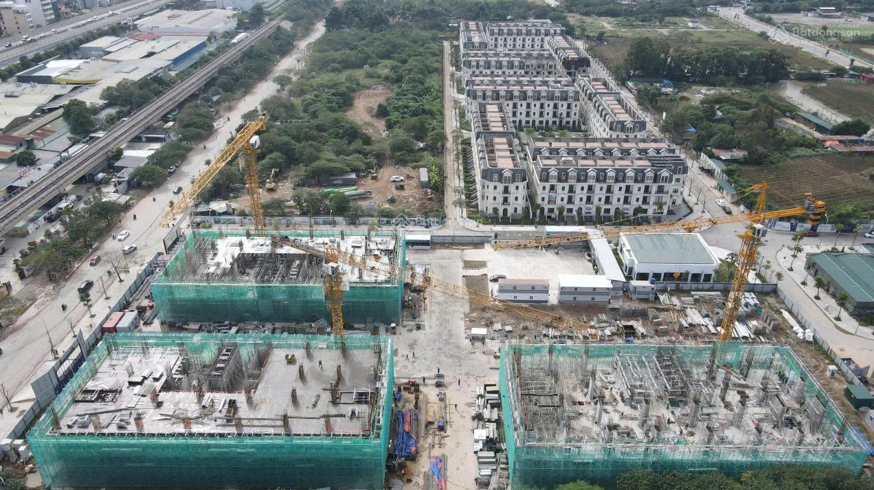 cần bán gấp căn 2 ngủ 76m nội thất liền tường cao cấp. BC hướng Nam tầng 25 mát mẻ. LH 0988 125 *** cần bán gấp căn 2 ngủ 76m nội thất liền tường cao cấp. BC hướng Nam tầng 25 mát mẻ. LH 0988 125 ***