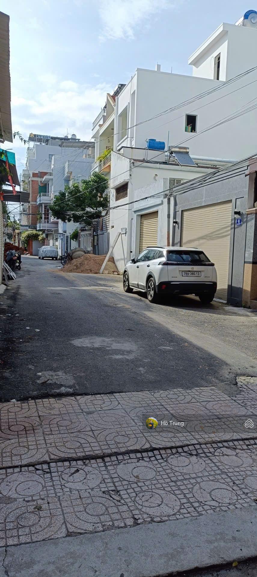 Bán dãy trọ mặt đường Hoàng Trinh, cách bãi tắm Hòn Chồng 200m